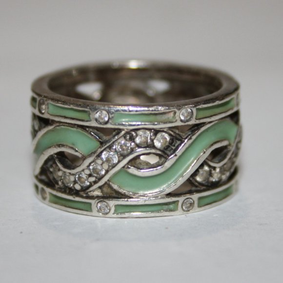 Sterling Silver Jewelry - Beautiful sterling silver green and cz ring size 8